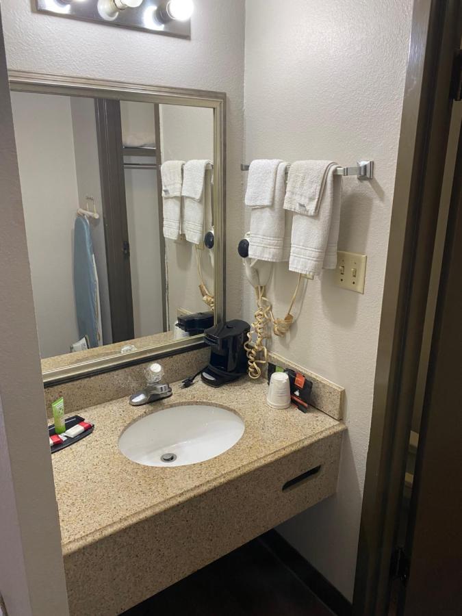 Days Inn By Wyndham Perryville Extérieur photo